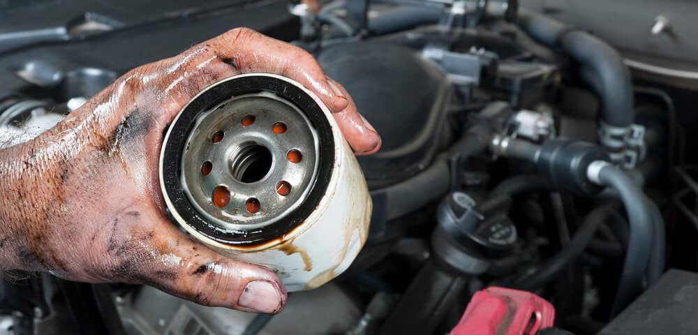 تسرب البنزين إلى زيت المحرك